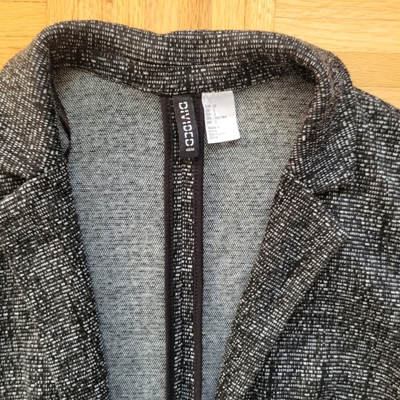 DIVIDED Lightweight Soft Jacket - Picture 4 of 9